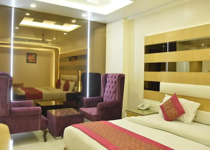Aman Continental - 2Mins From Railway Station And 5 Mins From Metro
