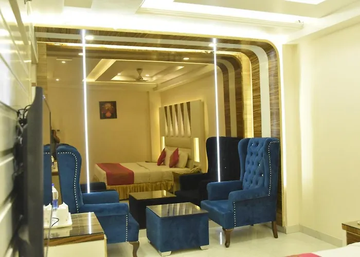 Aman Continental - 2Mins From Railway Station And 5 Mins From Metro