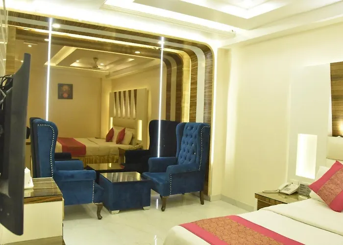 Aman Continental - 2Mins From Railway Station And 5 Mins From Metro